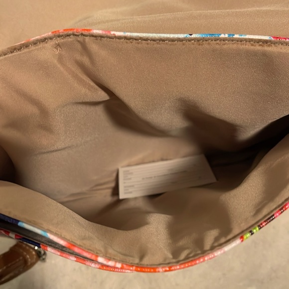 NEW NINE WEST Purse, Over Shoulder or Crossbody, Floral Design. - Picture 4 of 6